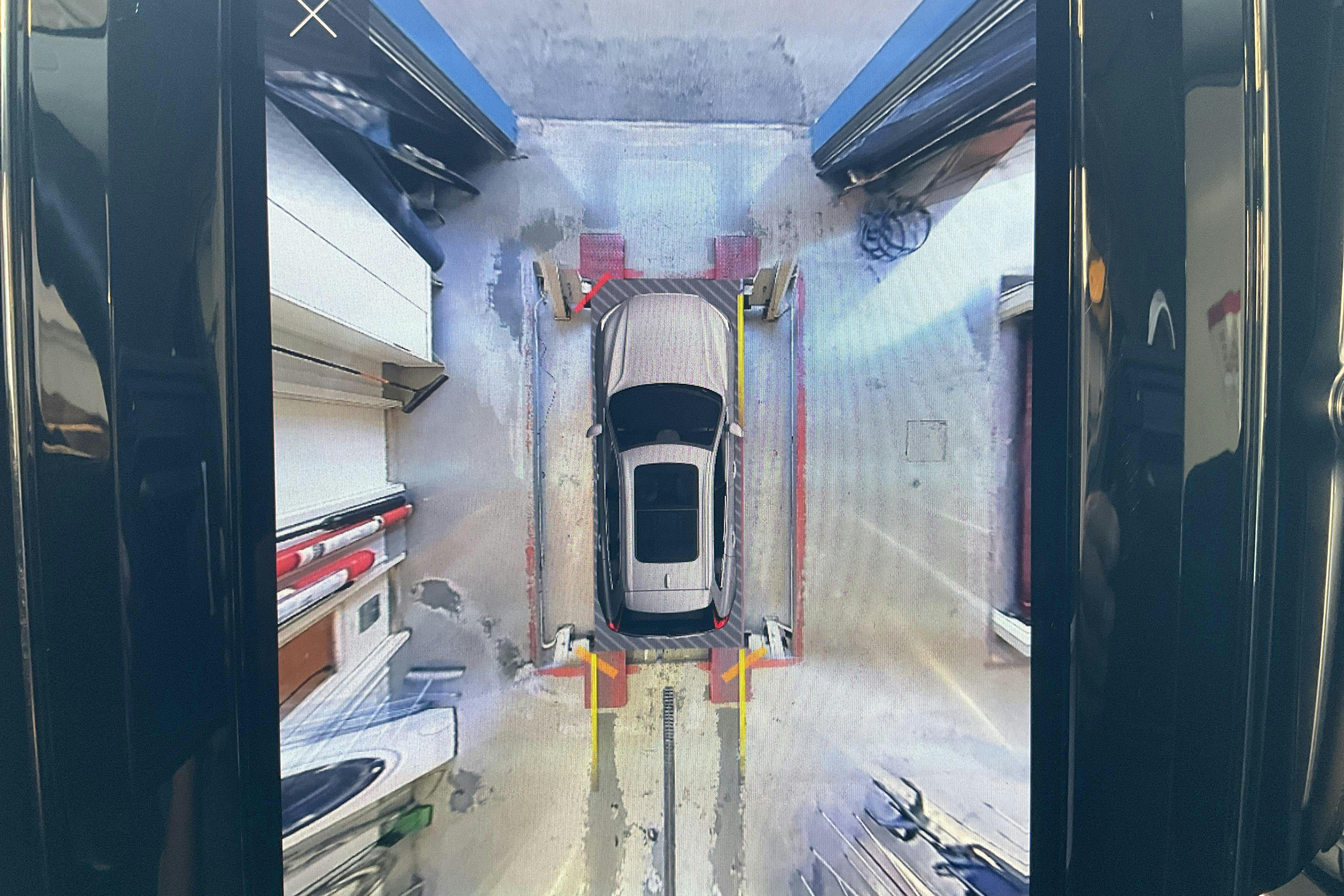 Vehicle Image 12