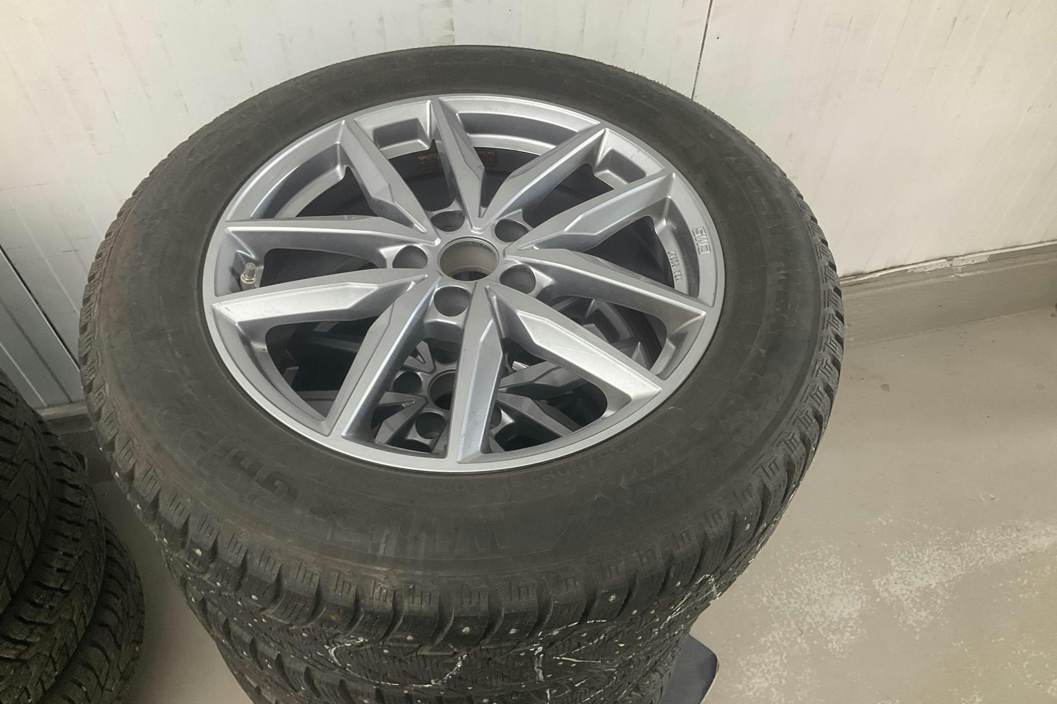 Vehicle Image 18