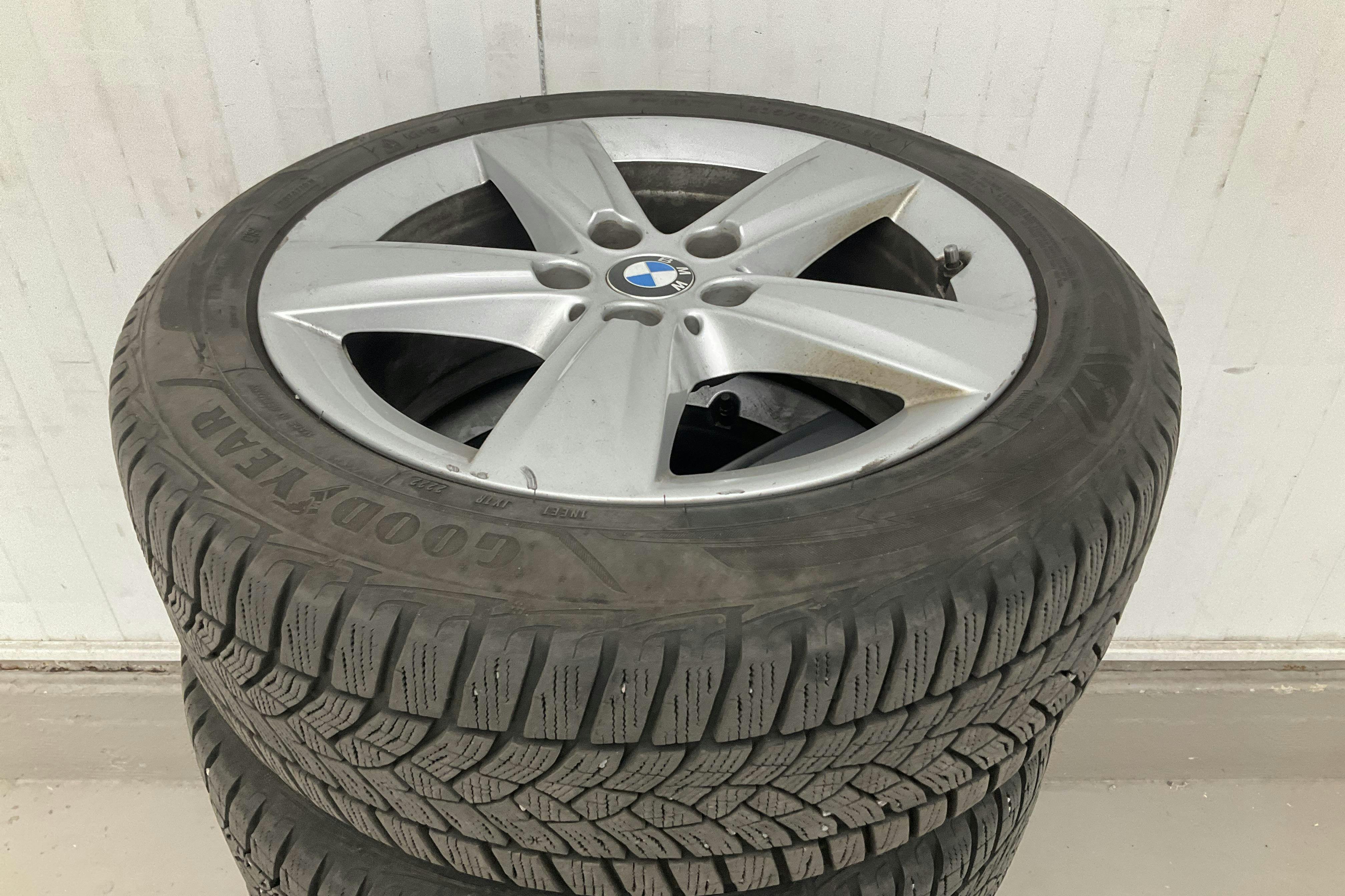 Vehicle Image 17