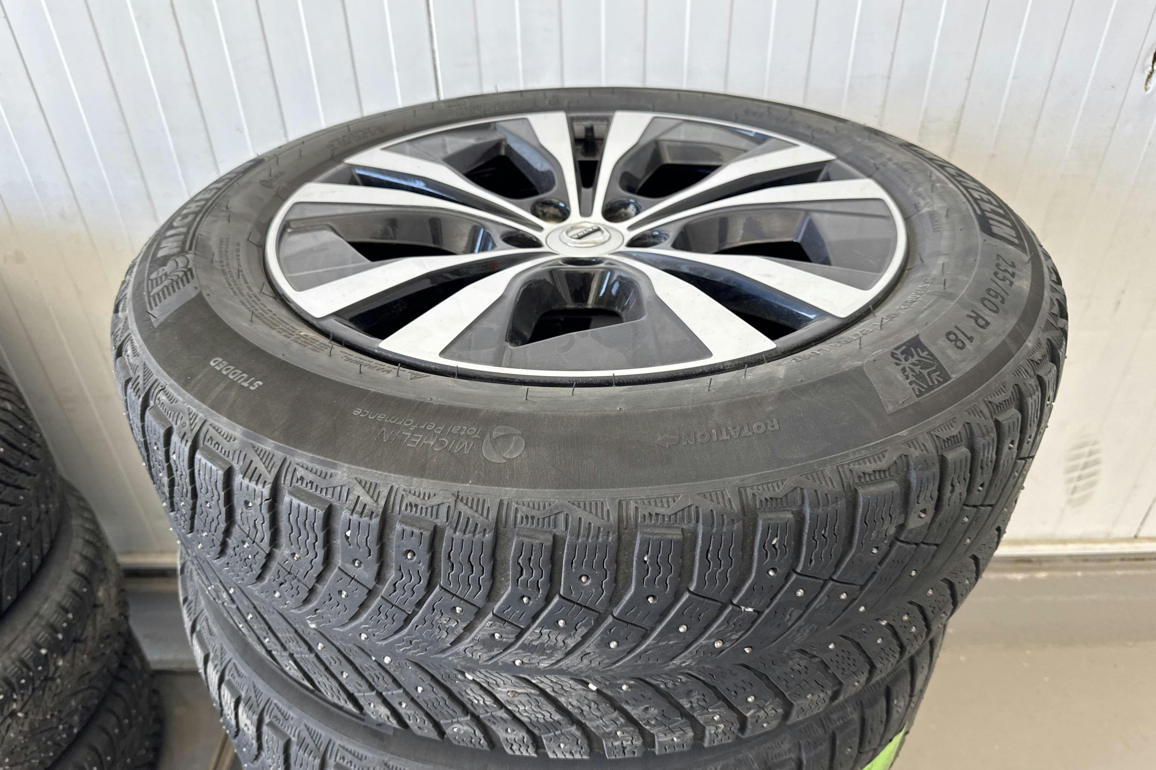 Vehicle Image 25