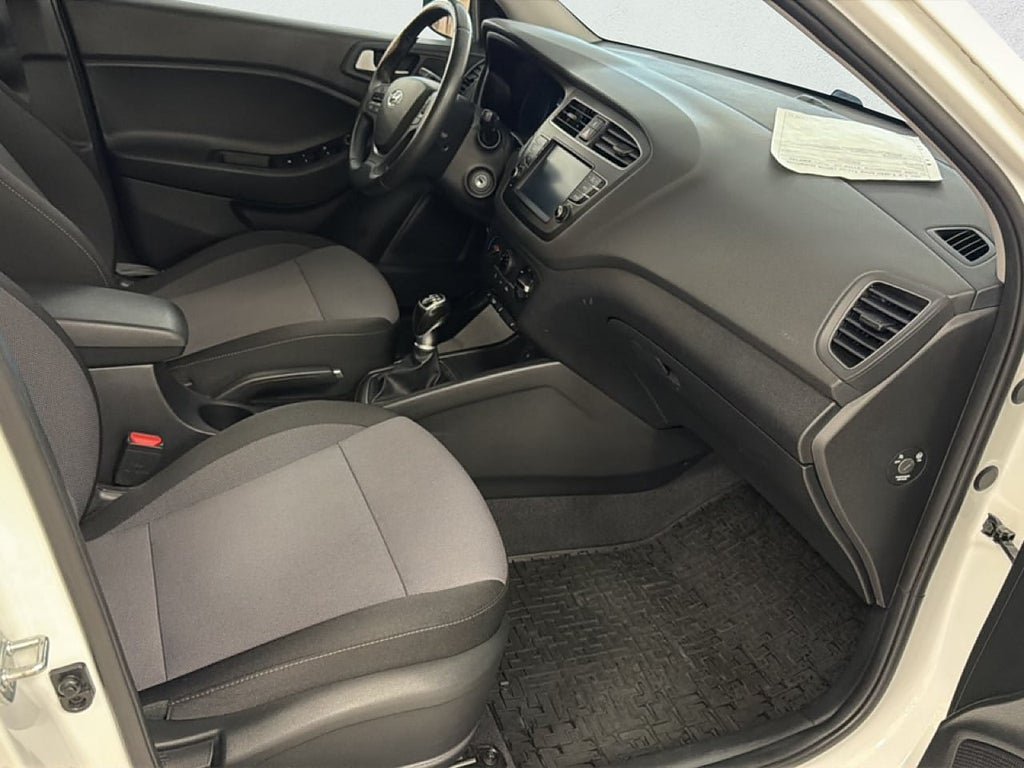 Vehicle Image 12