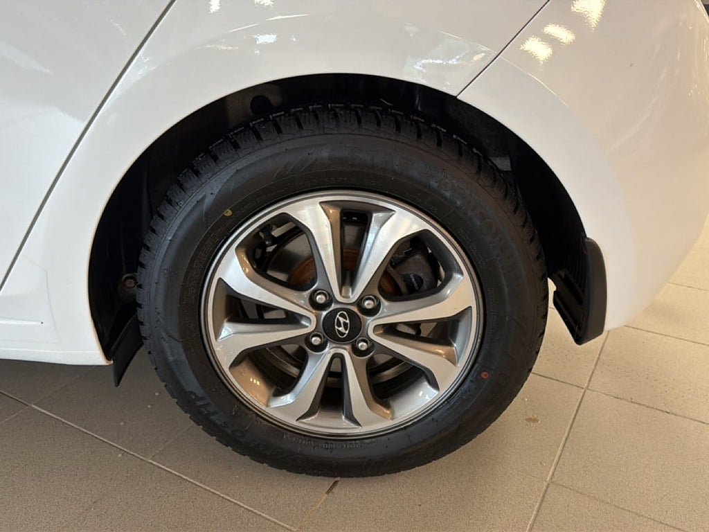 Vehicle Image 17