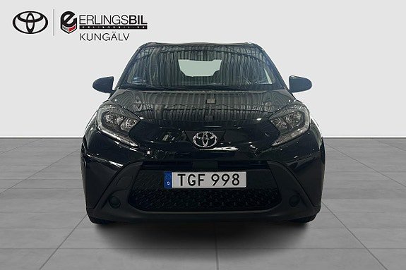 Vehicle Image 6