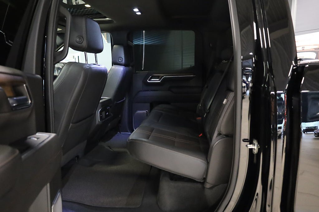 Vehicle Image 11