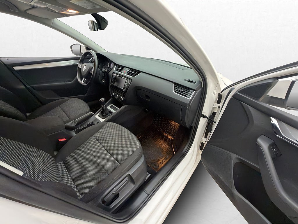 Vehicle Image 23