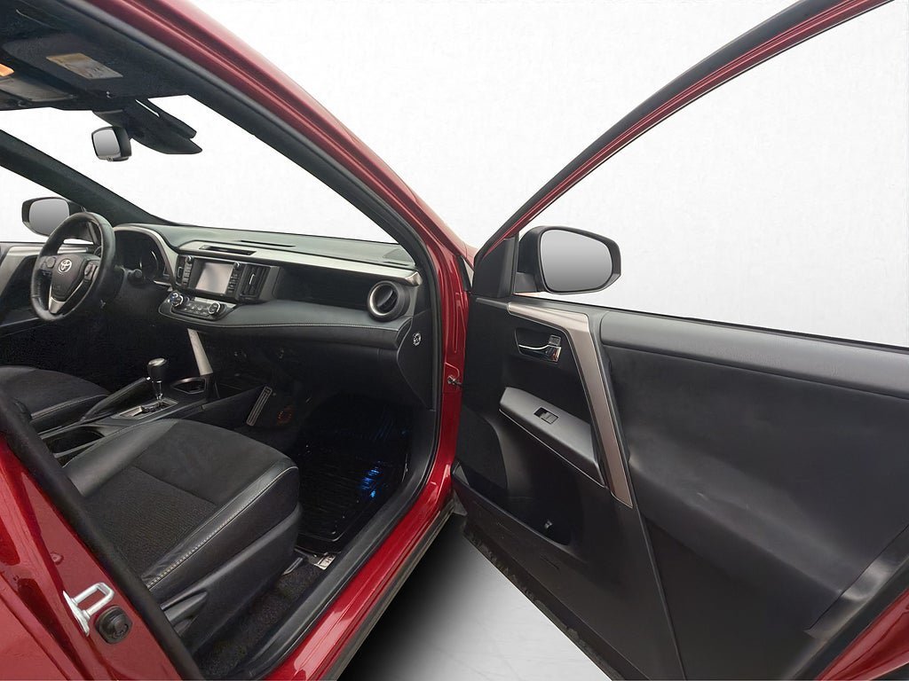 Vehicle Image 12