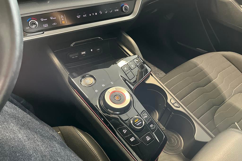 Vehicle Image 12