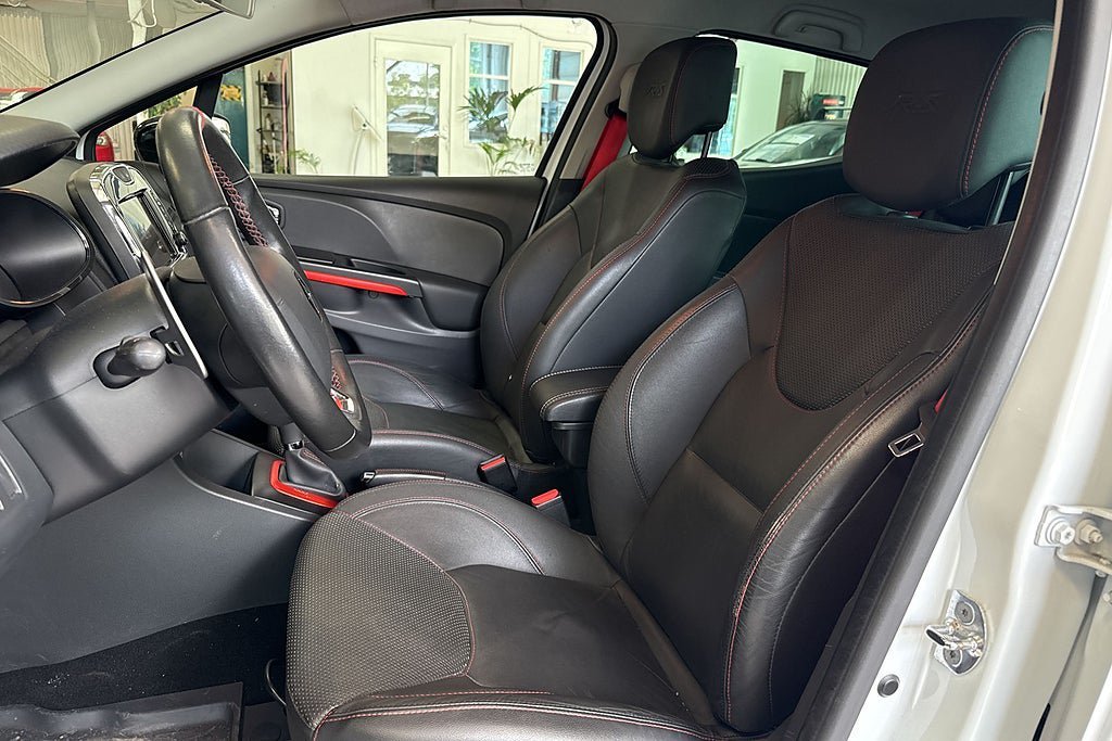 Vehicle Image 12