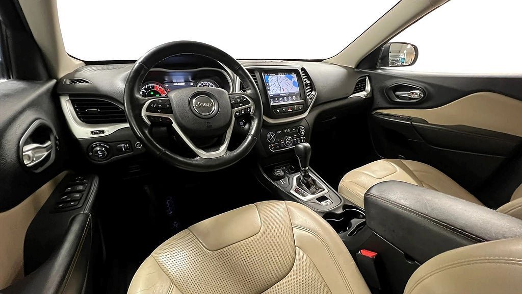 Vehicle Image 8