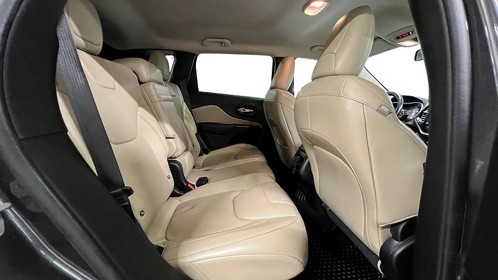 Vehicle Image 14