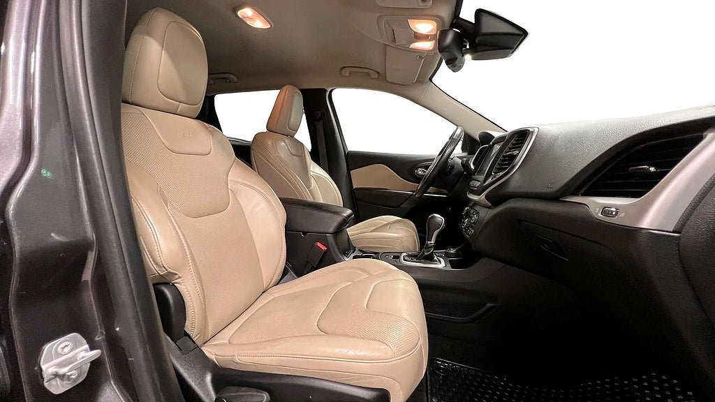 Vehicle Image 15