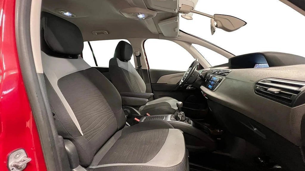 Vehicle Image 16
