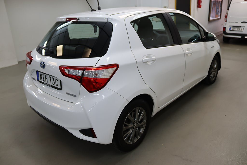 Vehicle Image 6