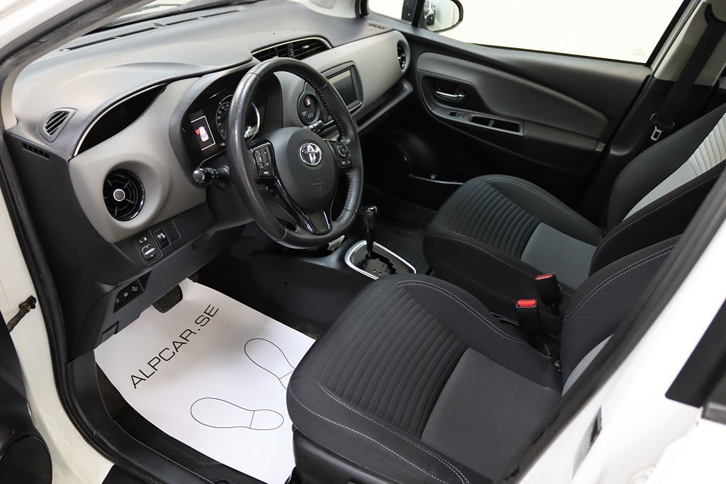 Vehicle Image 10