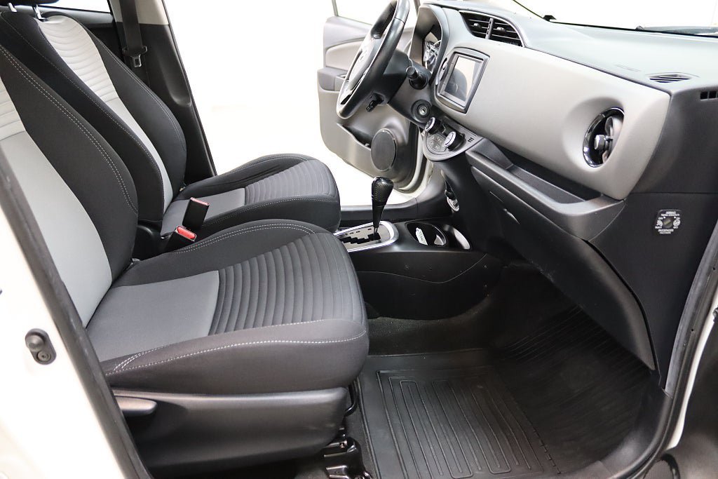 Vehicle Image 12