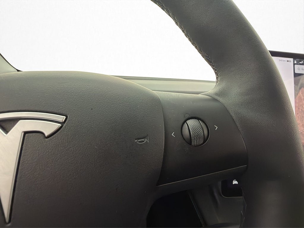 Vehicle Image 32