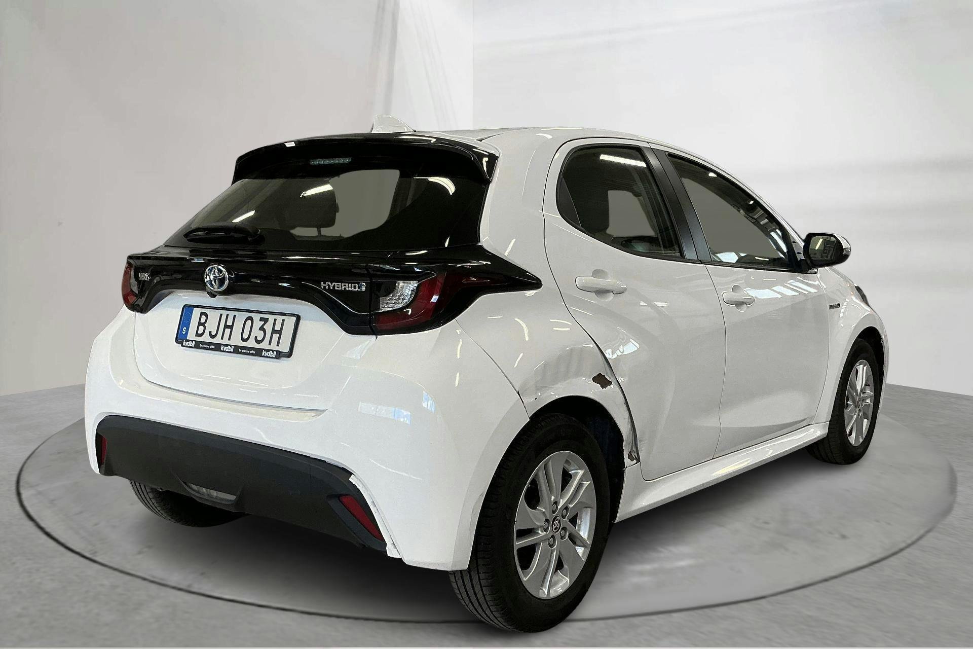 Vehicle Image 3