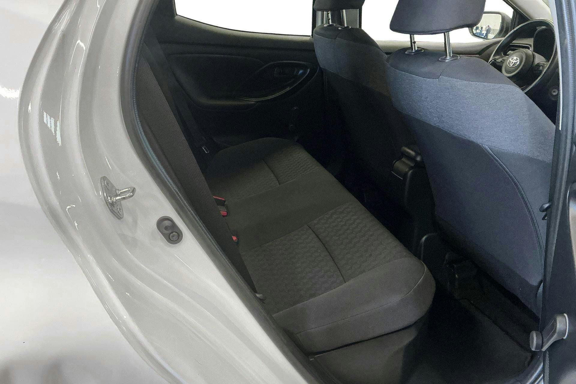 Vehicle Image 8