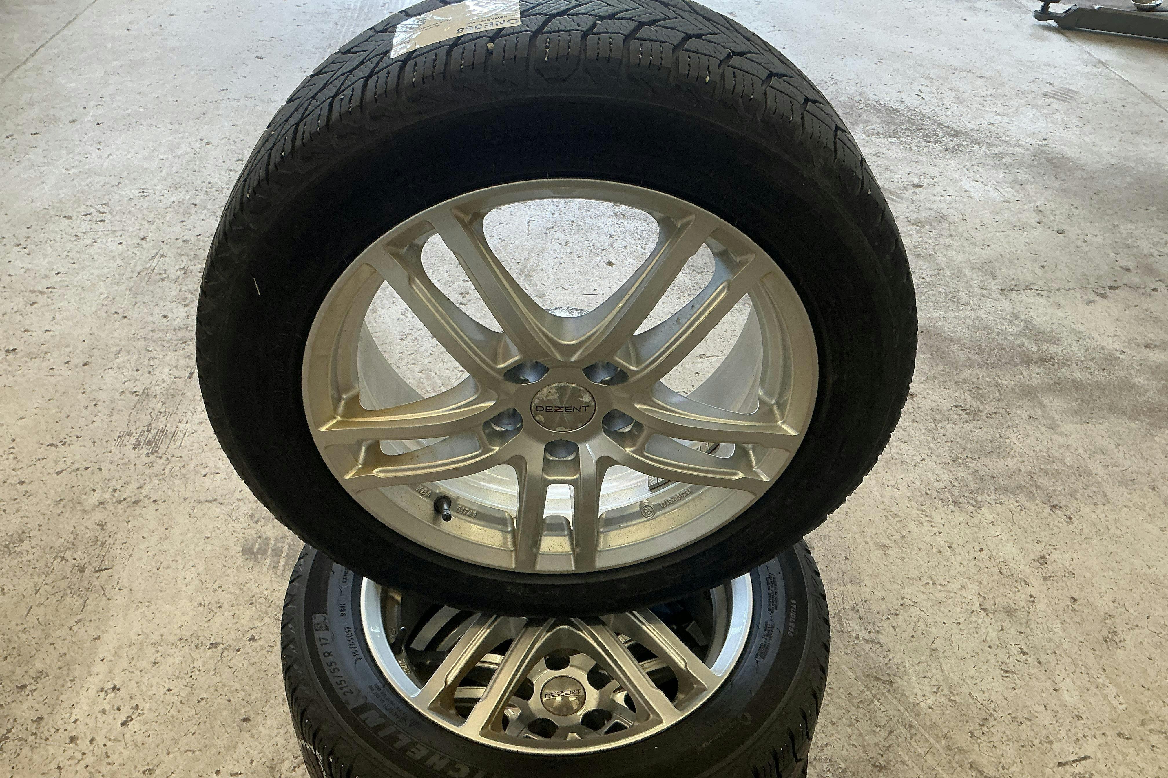Vehicle Image 16