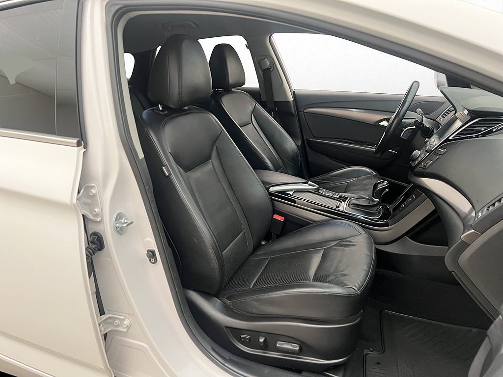 Vehicle Image 25