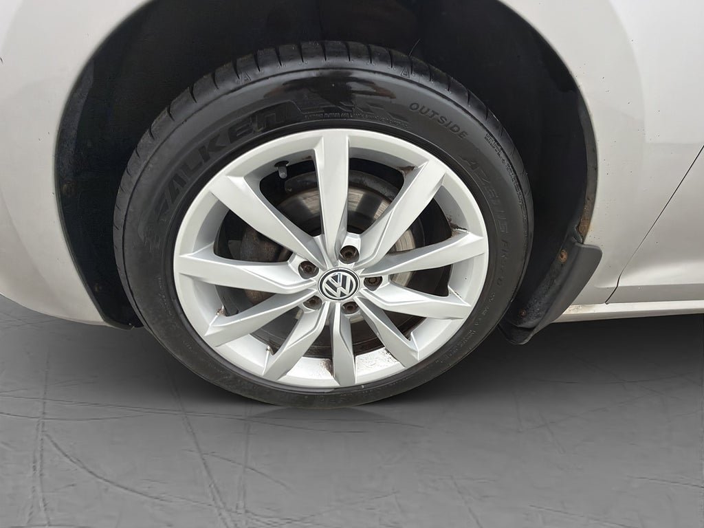 Vehicle Image 25