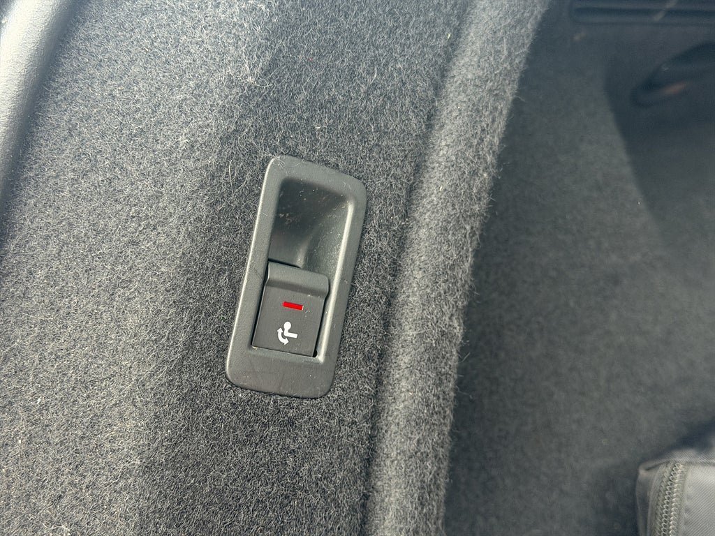 Vehicle Image 32