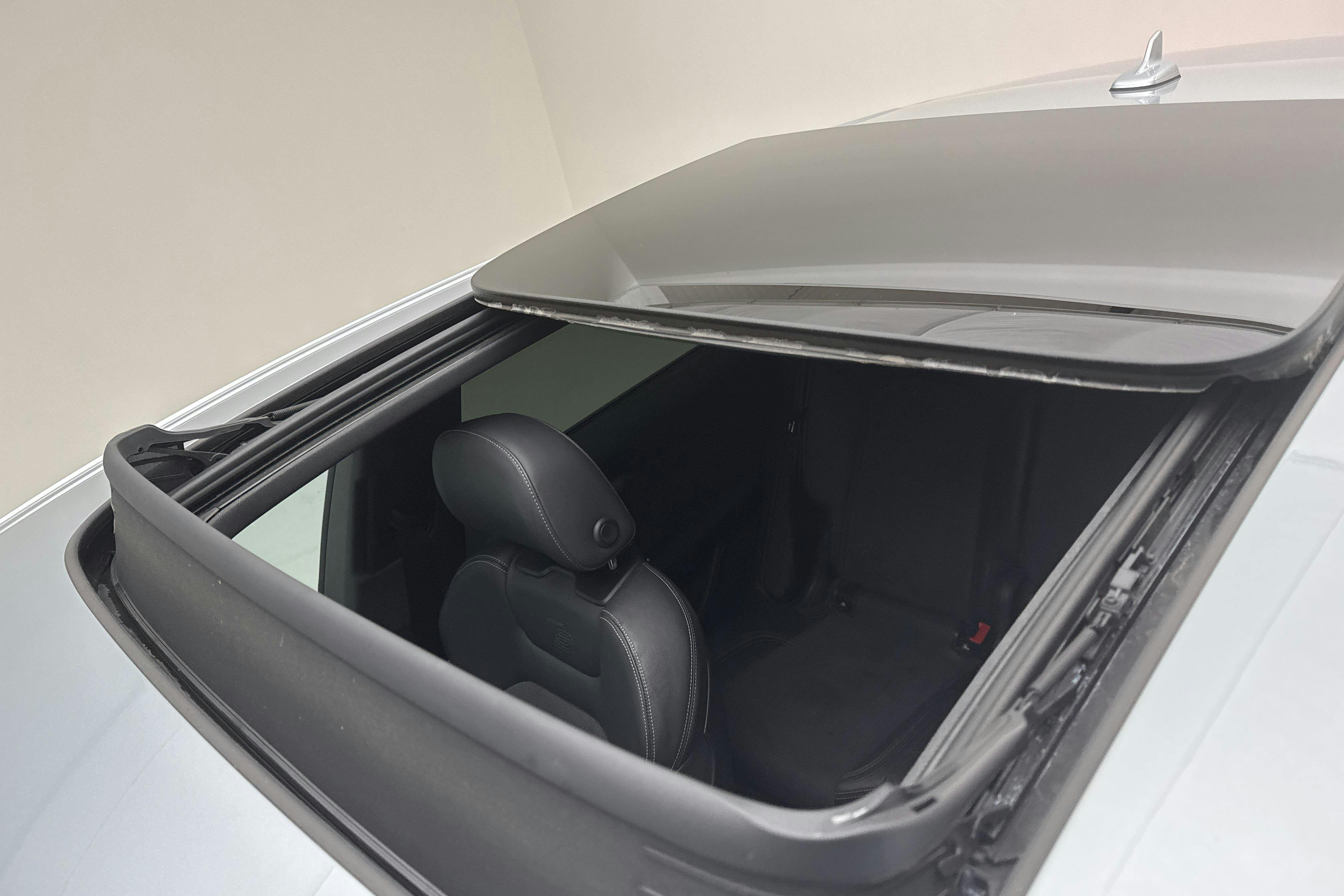 Vehicle Image 14