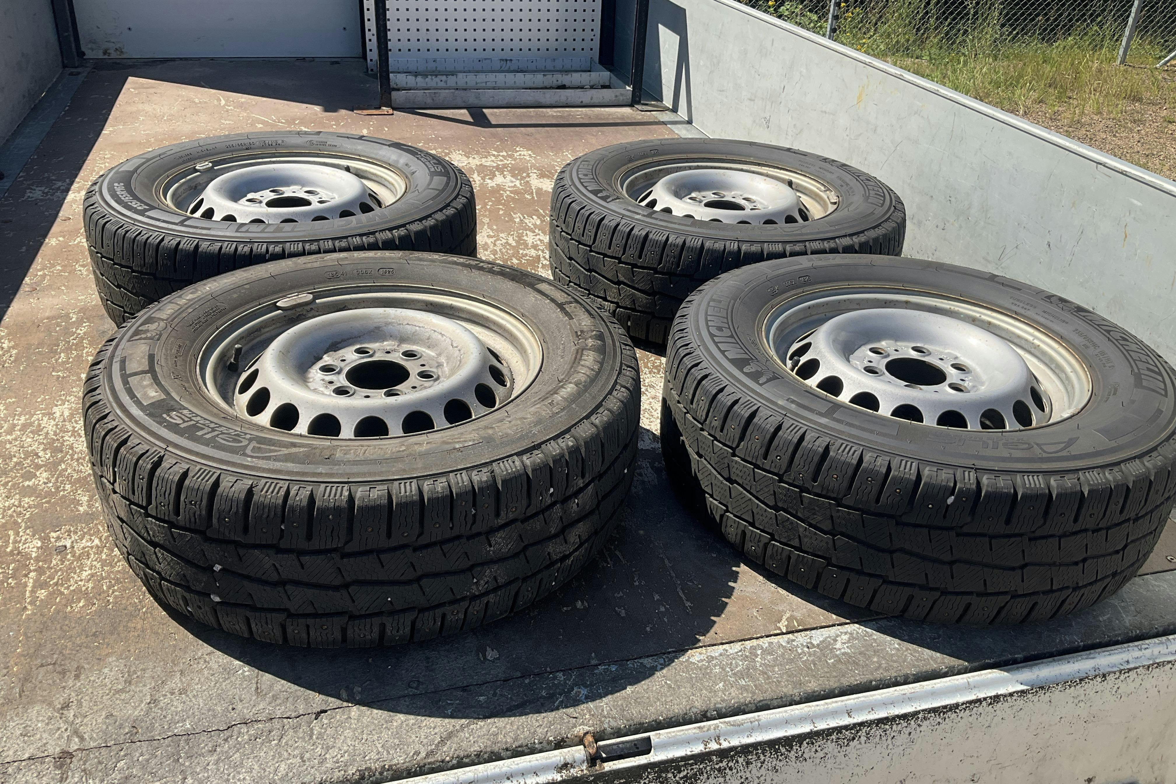 Vehicle Image 14