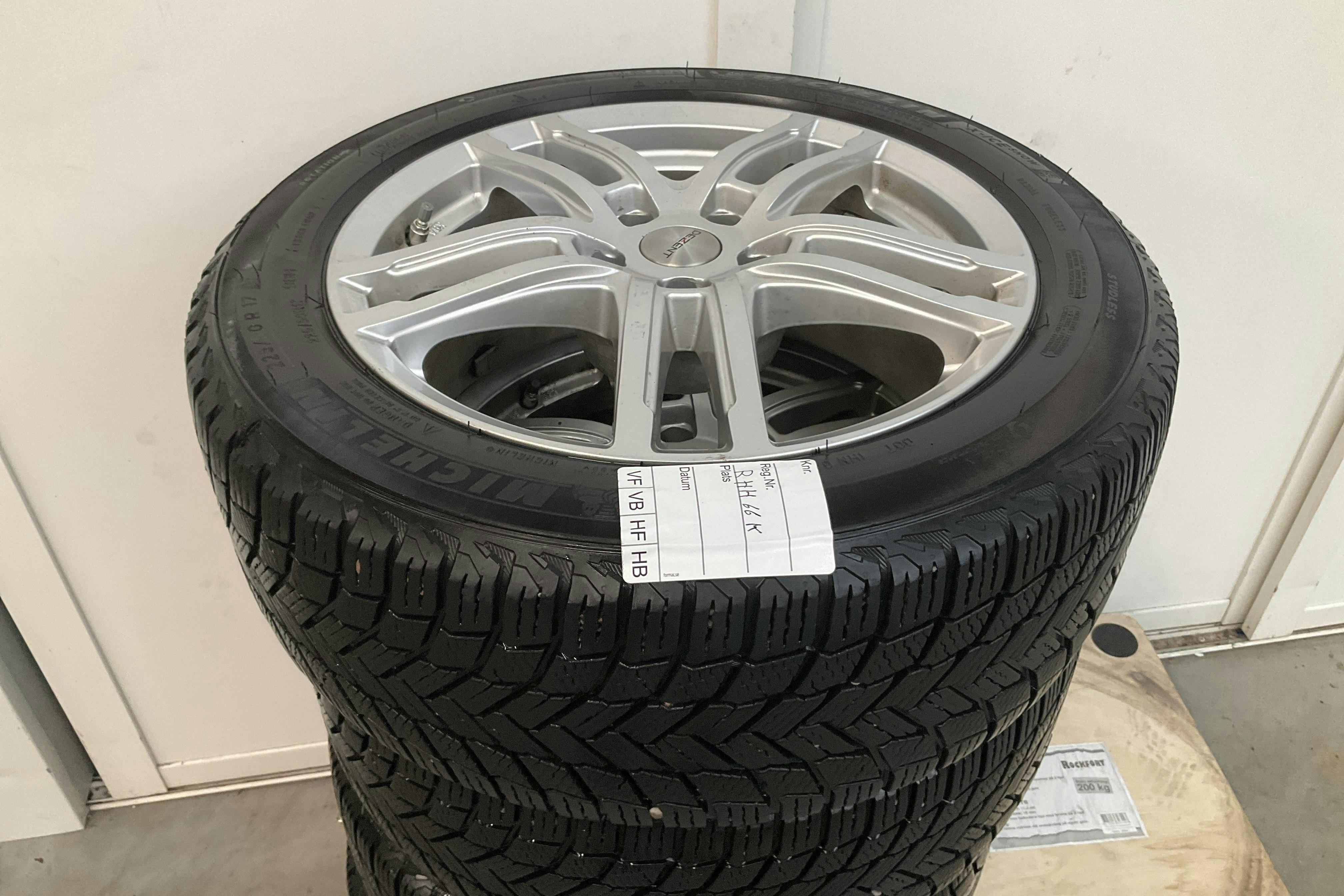 Vehicle Image 16