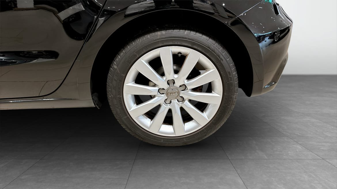 Vehicle Image 6