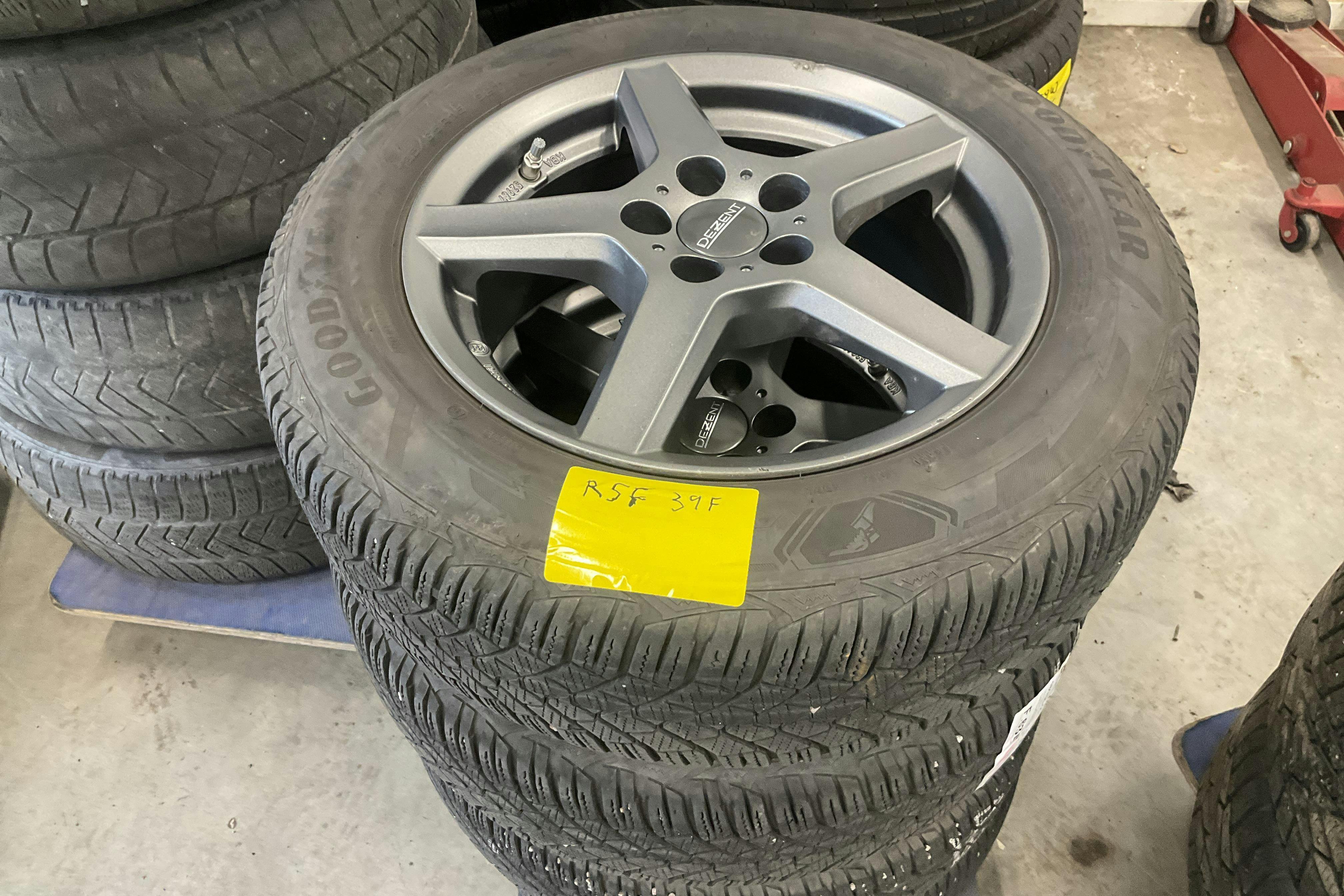 Vehicle Image 15