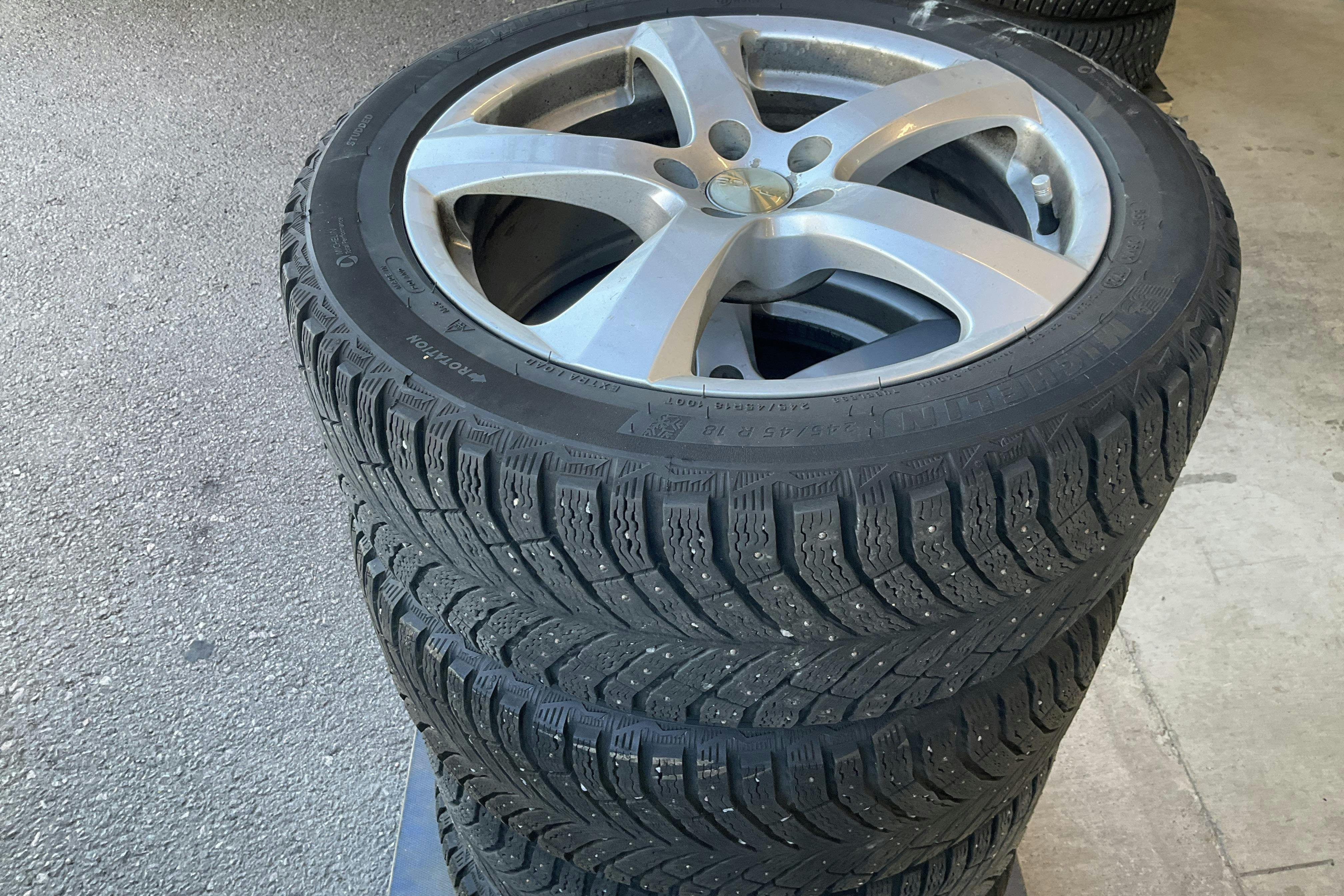 Vehicle Image 16