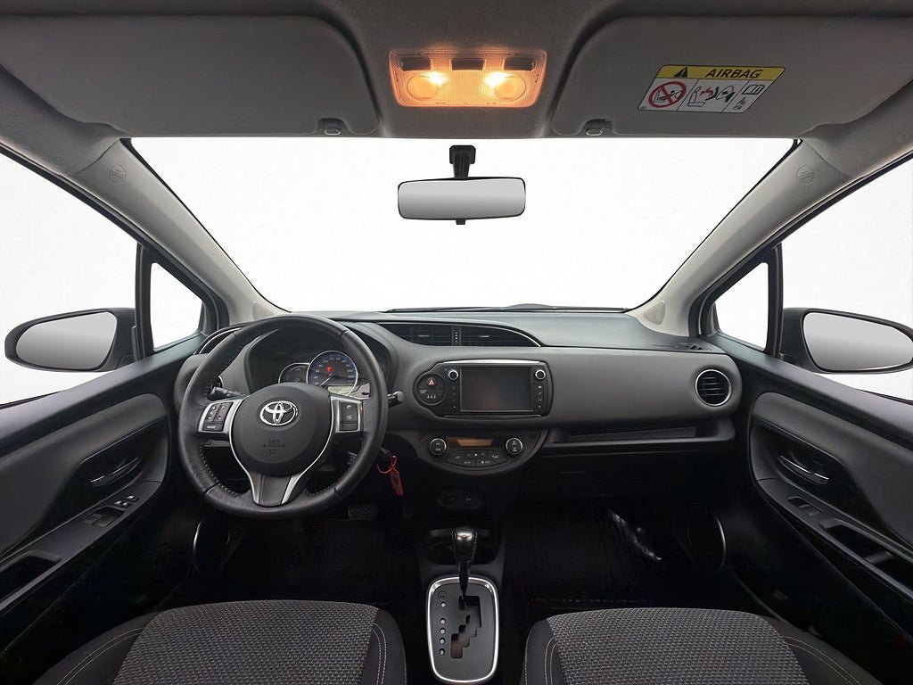 Vehicle Image 12