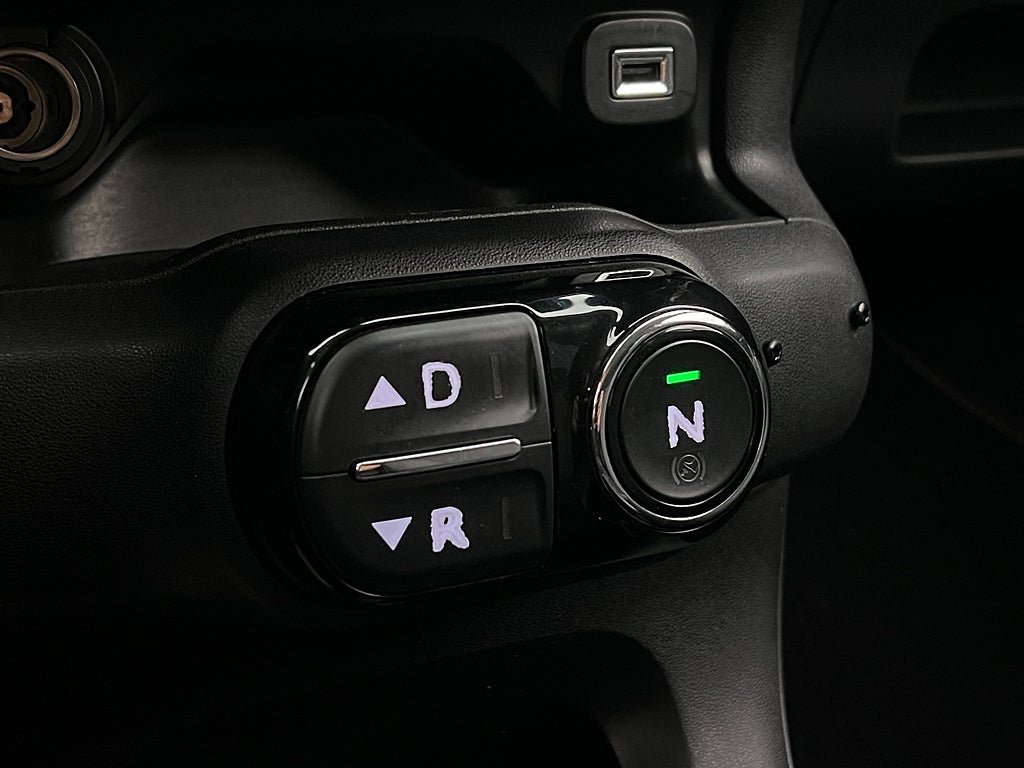 Vehicle Image 25
