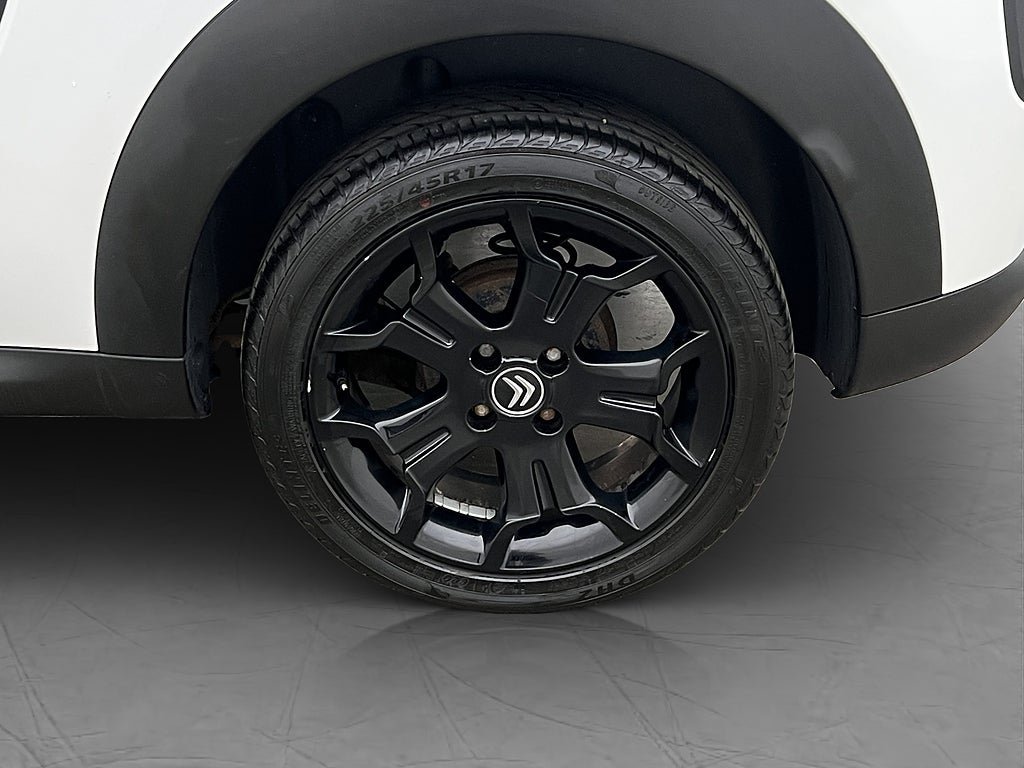 Vehicle Image 30