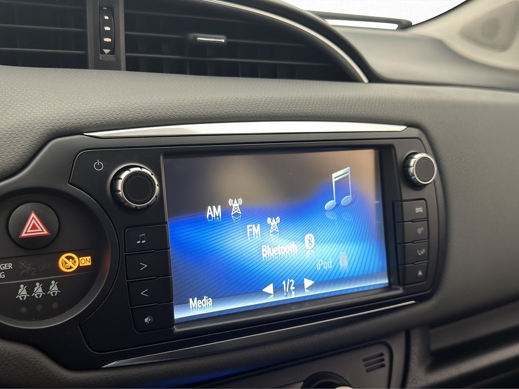 Vehicle Image 21