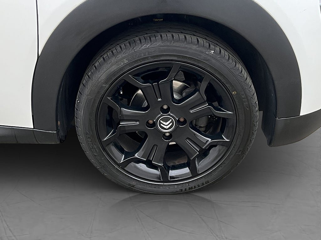 Vehicle Image 32
