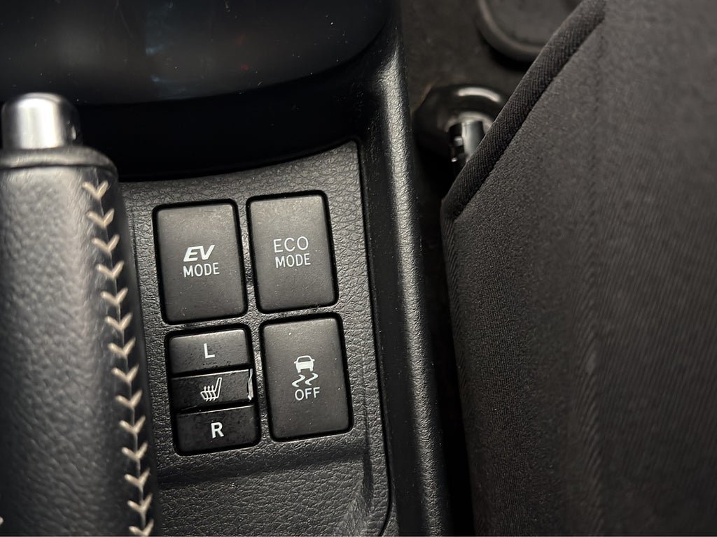 Vehicle Image 25