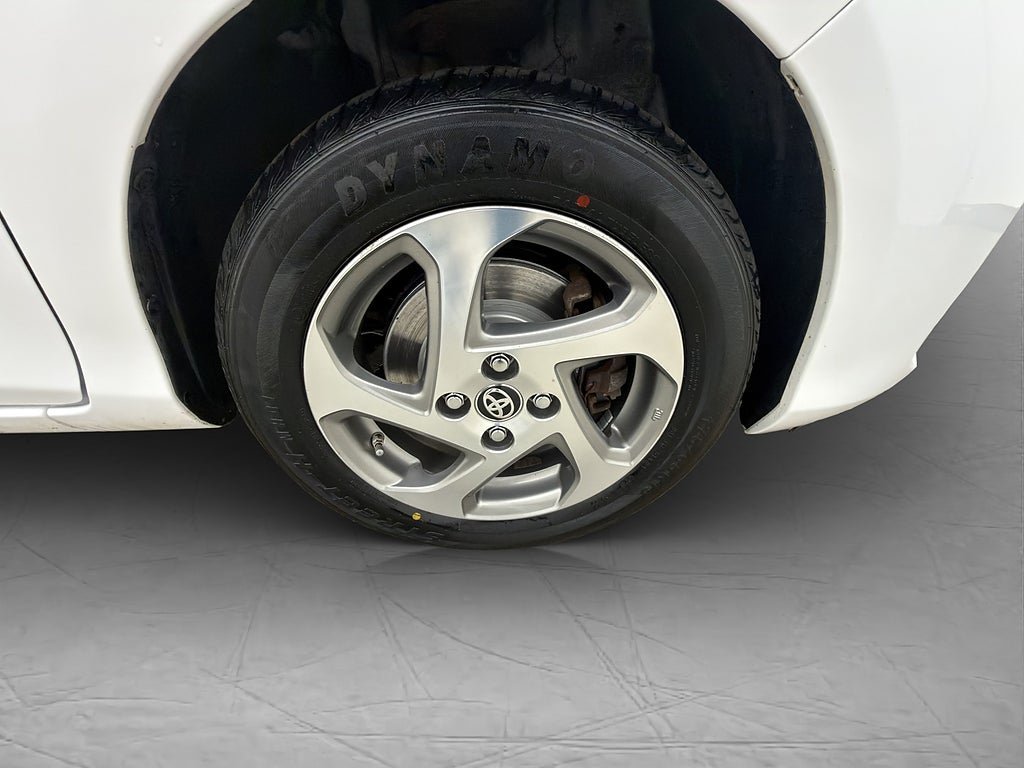 Vehicle Image 32