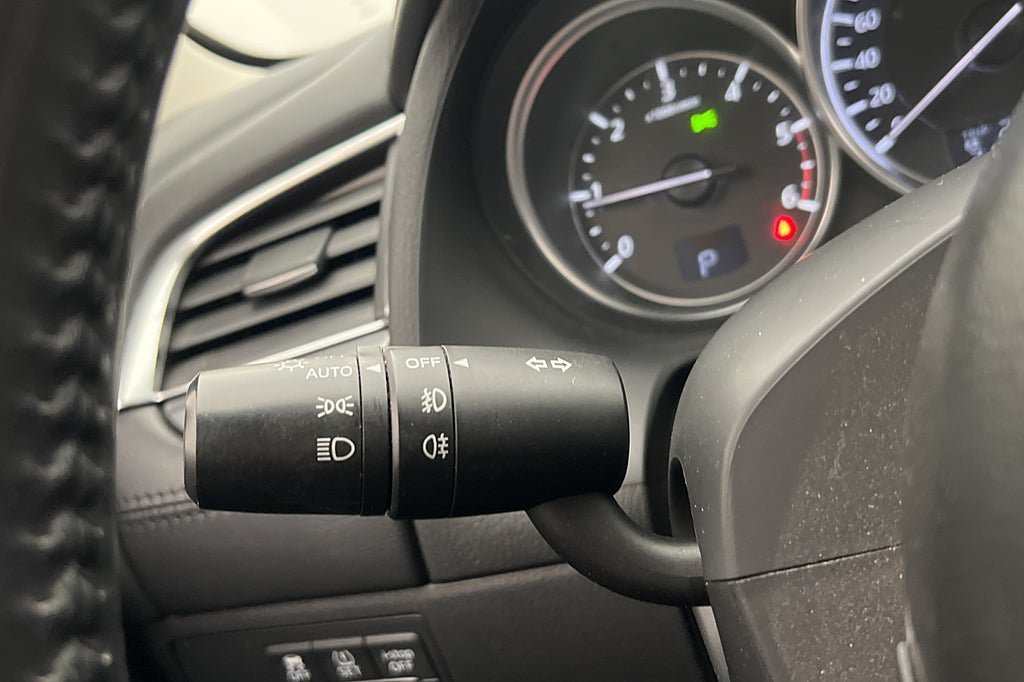Vehicle Image 25