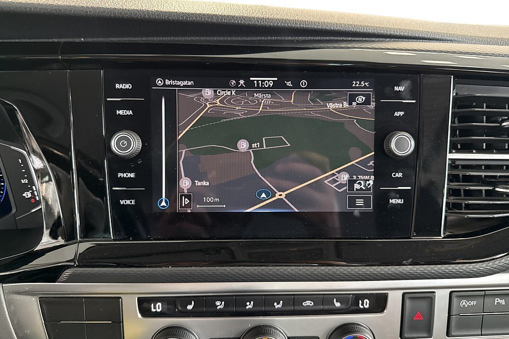 Vehicle Image 25