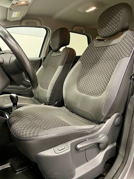 Vehicle Image 17