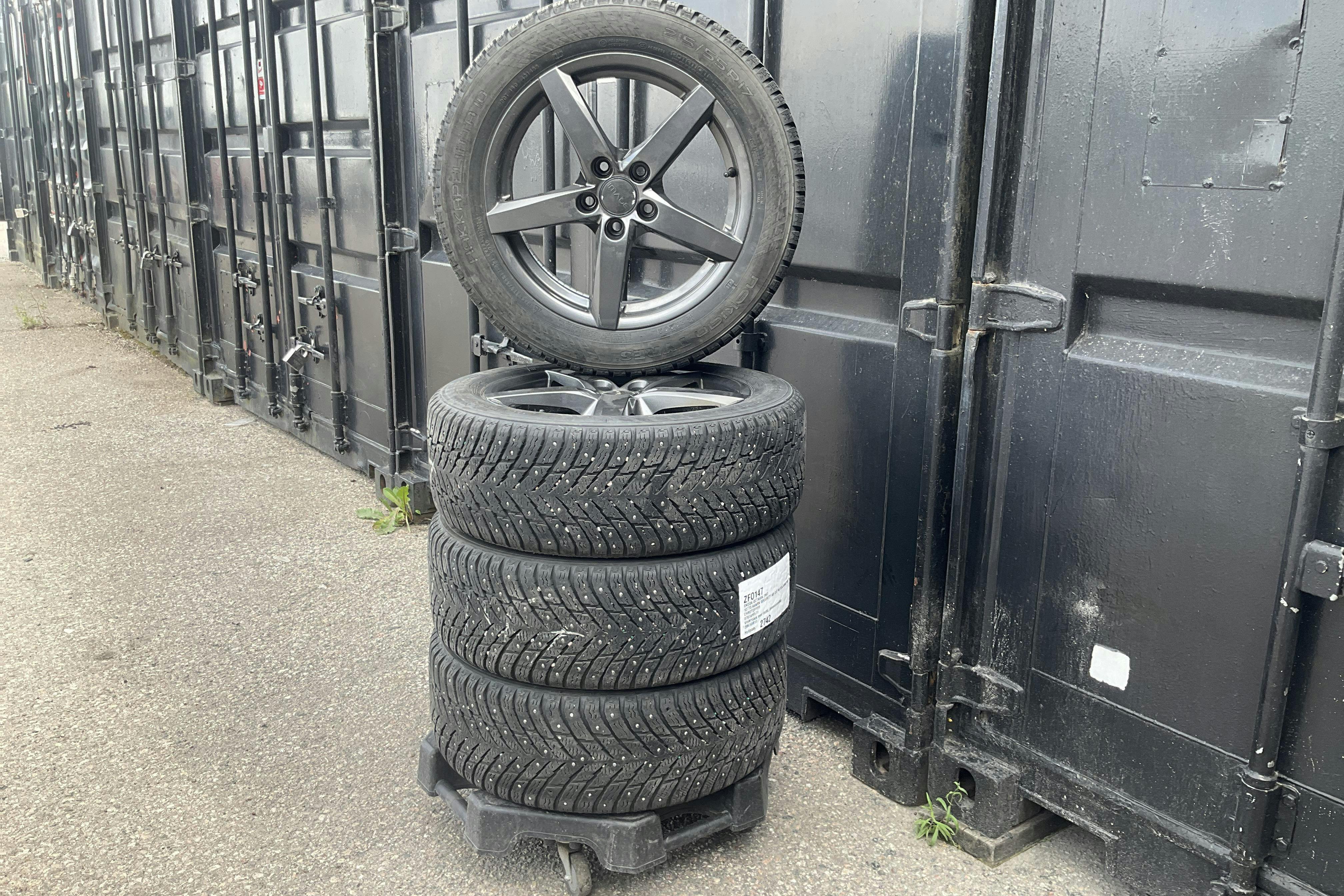 Vehicle Image 12