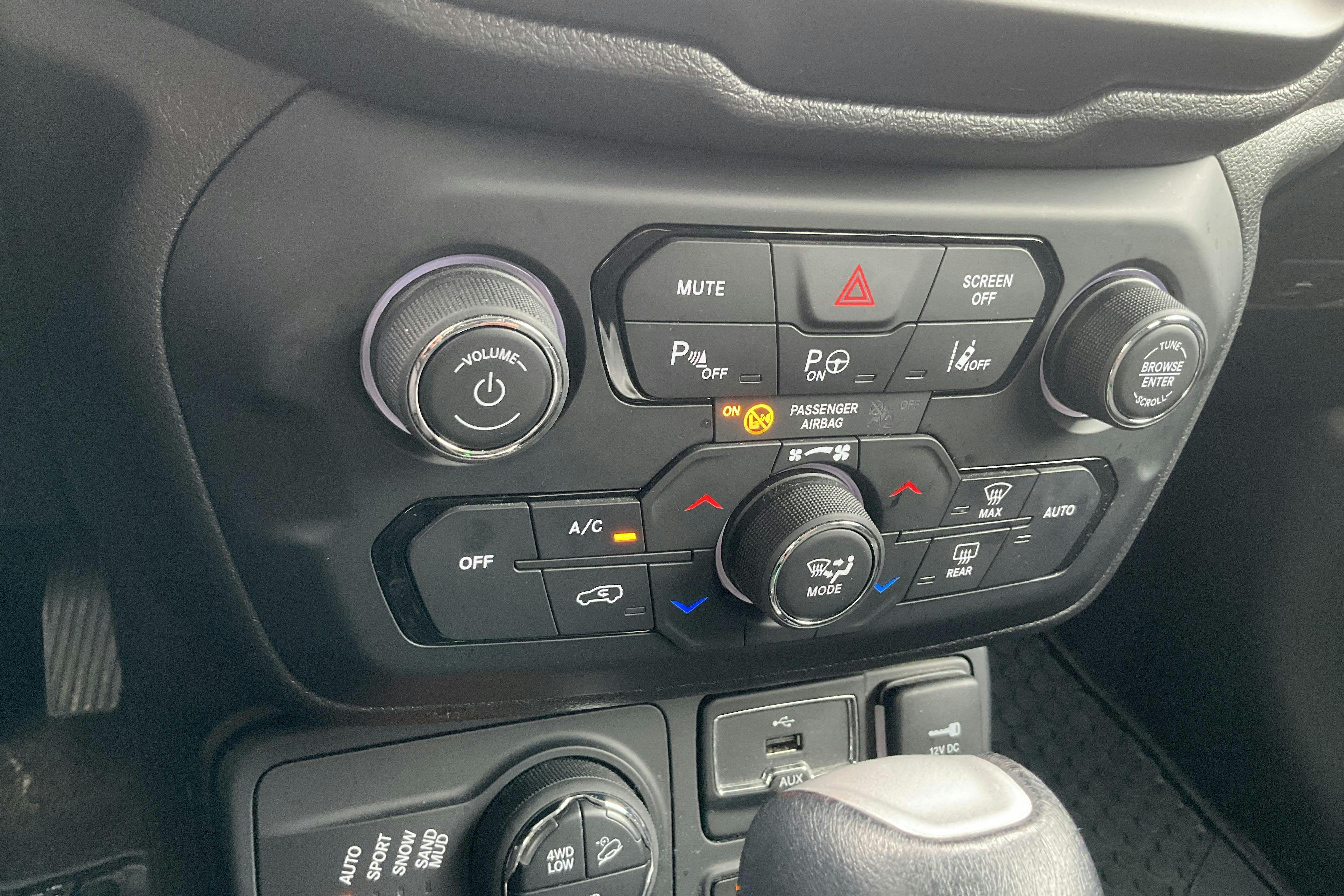 Vehicle Image 14
