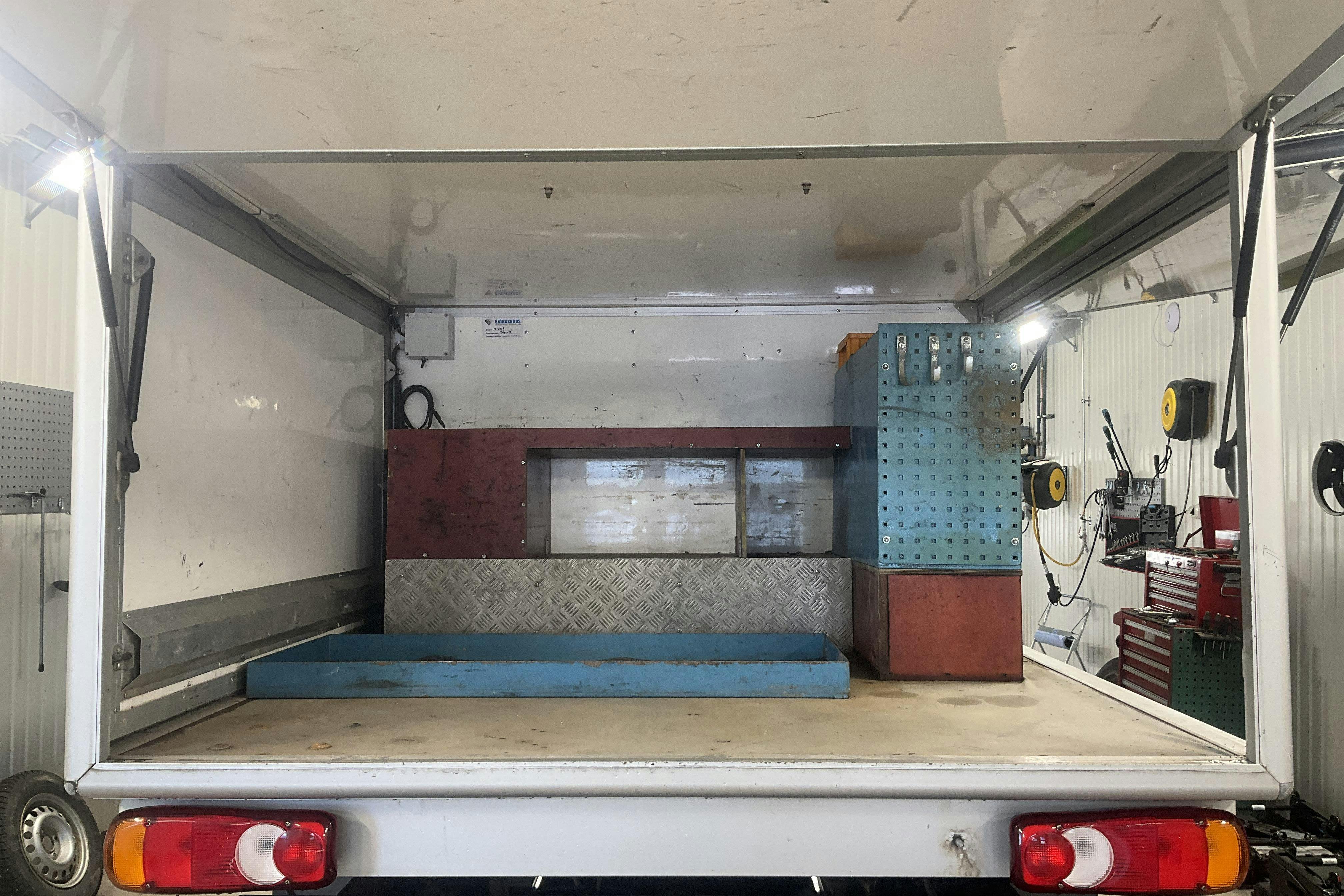 Vehicle Image 16