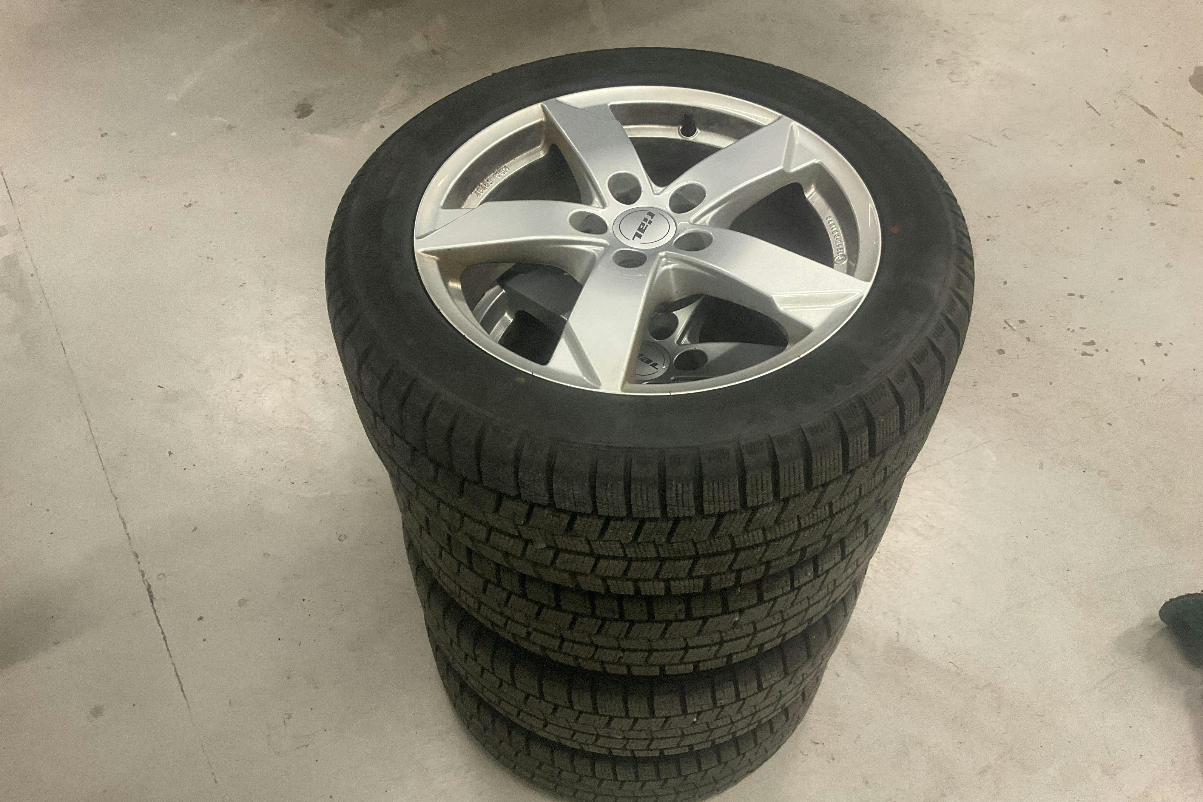 Vehicle Image 16