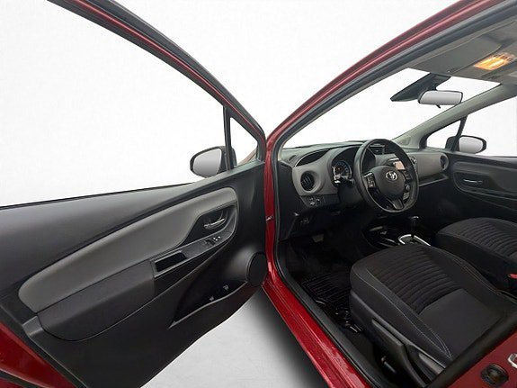 Vehicle Image 12