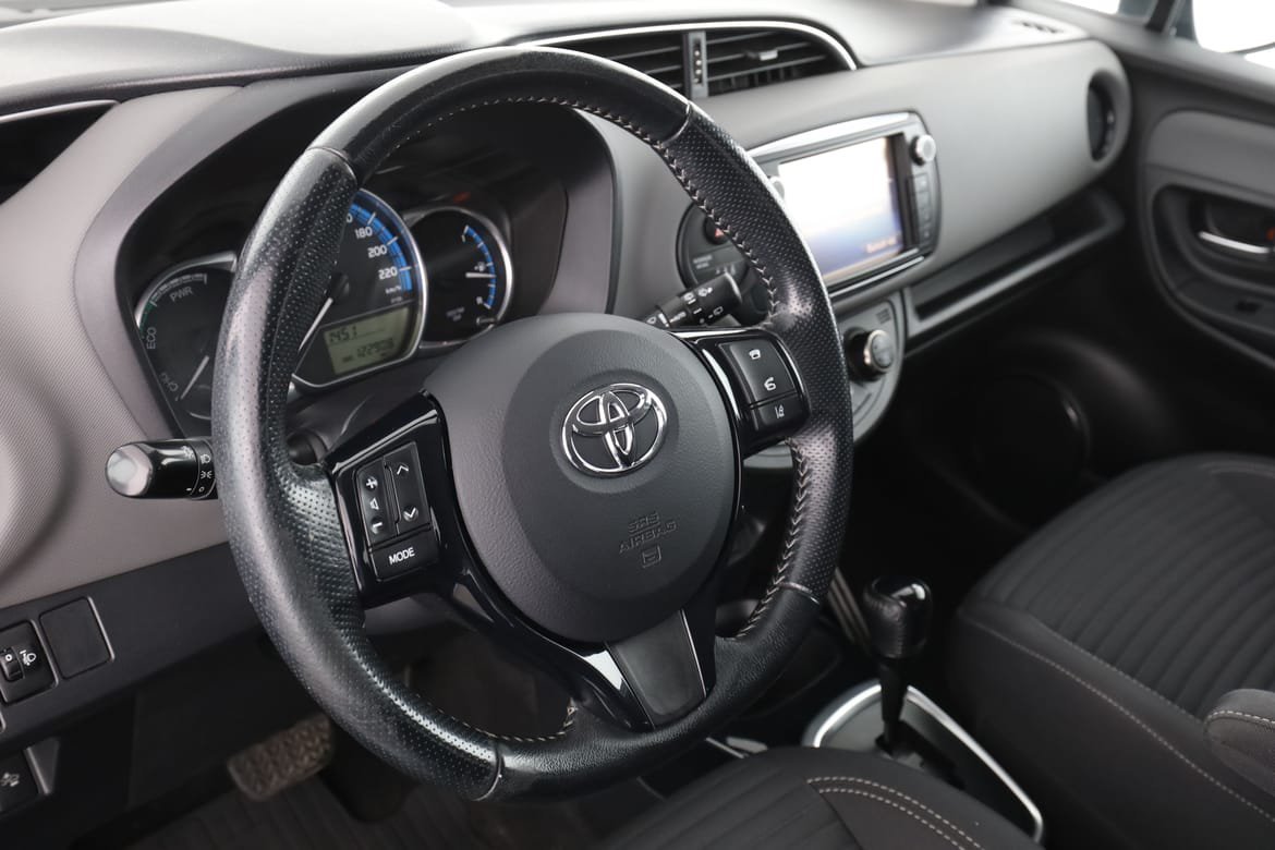 Vehicle Image 10