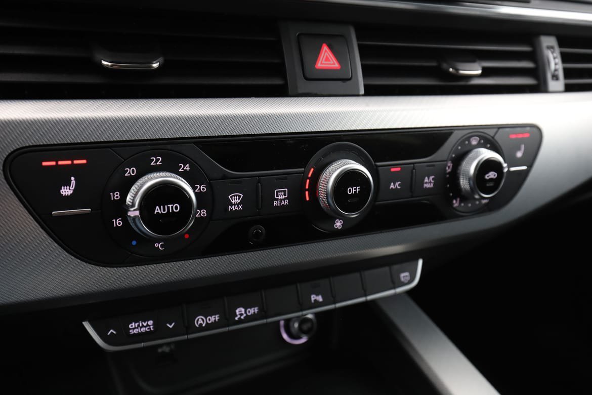 Vehicle Image 25