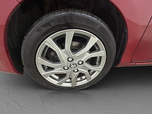 Vehicle Image 25
